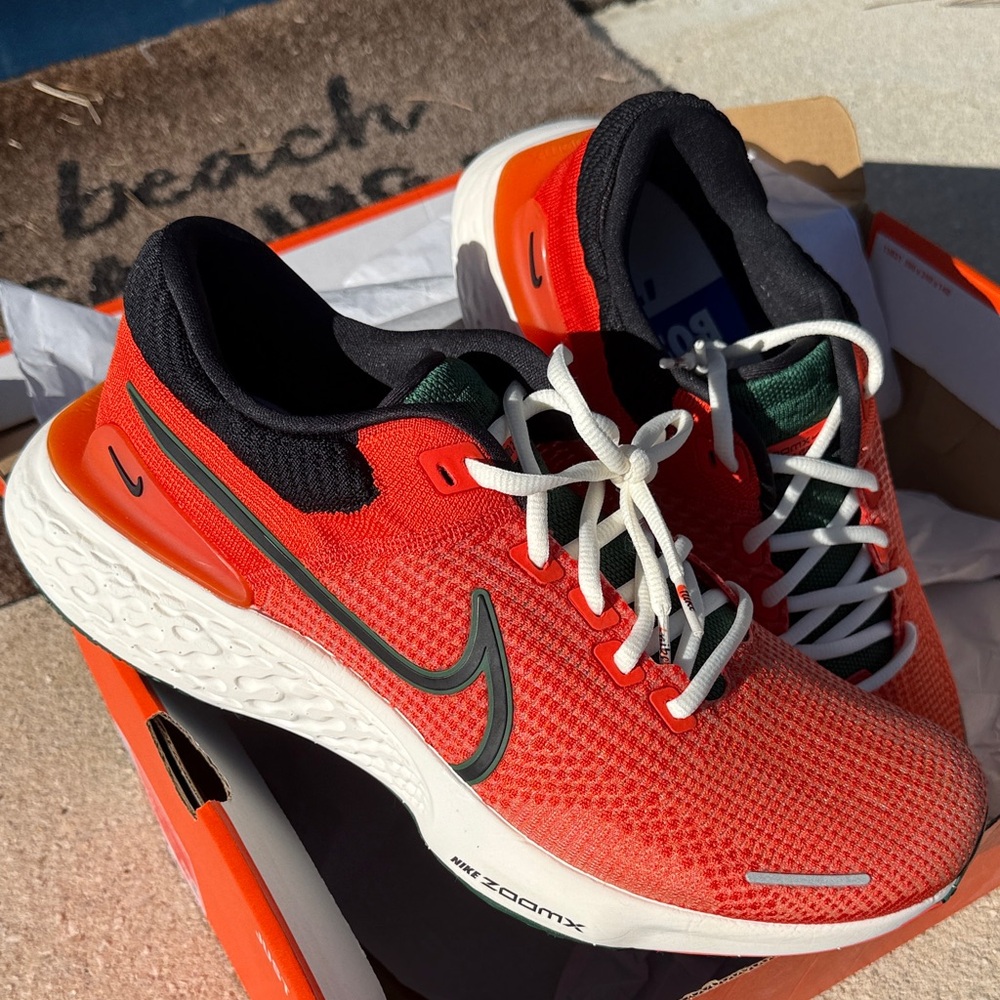 HURRICANES NIKE ZOOMX